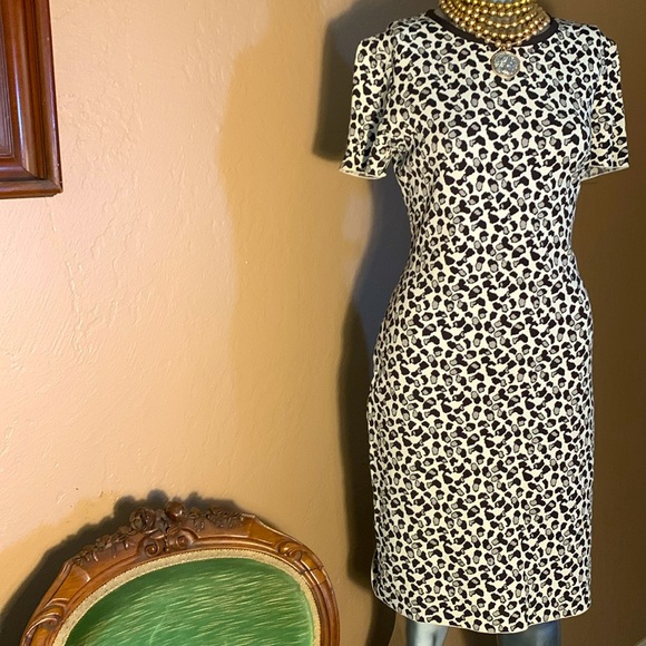 St. John Knit Leopard Print Dress.  Sz 8 - Picture 4 of 7